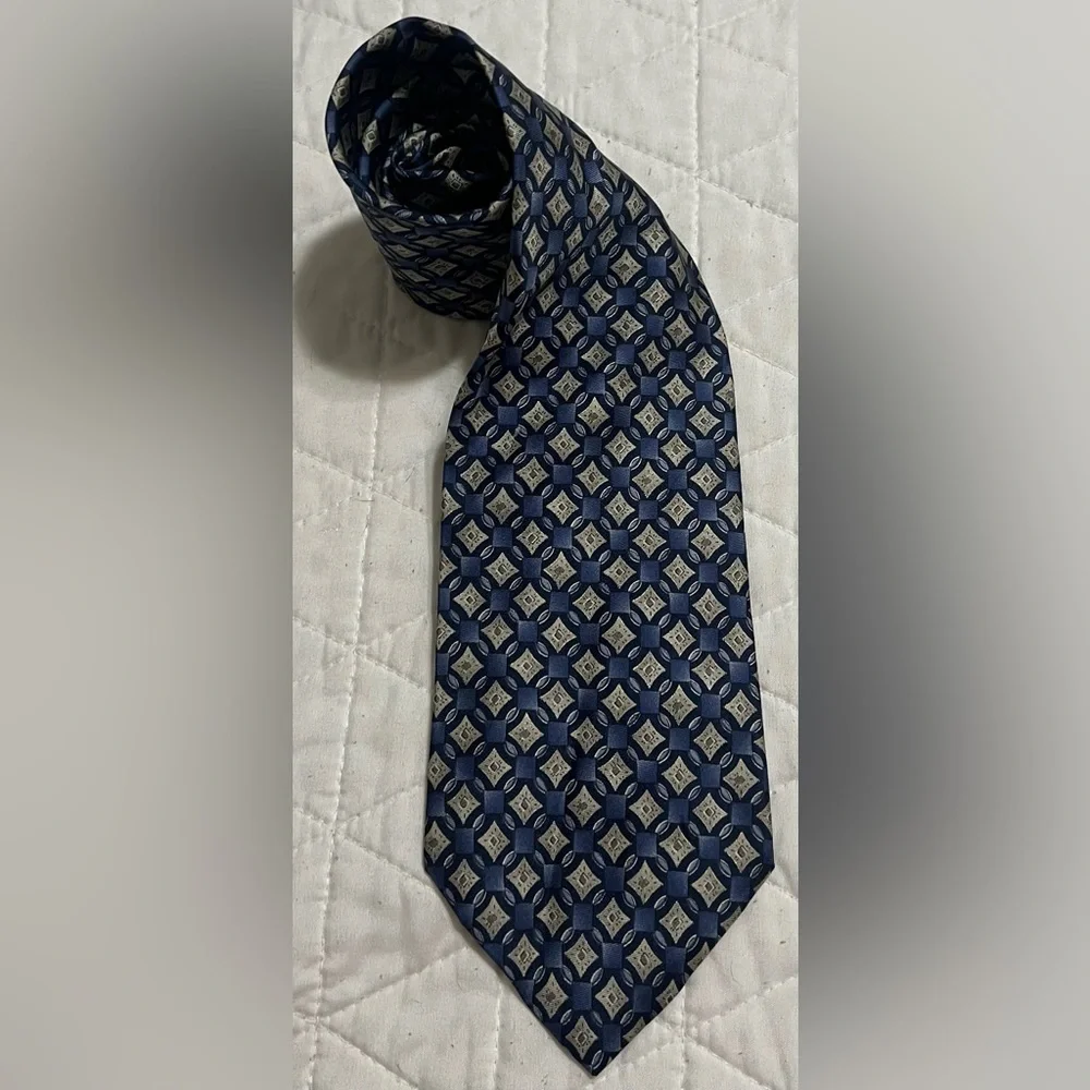 Barrington Geometric Pattern Blue Beige White 100% Silk Necktie